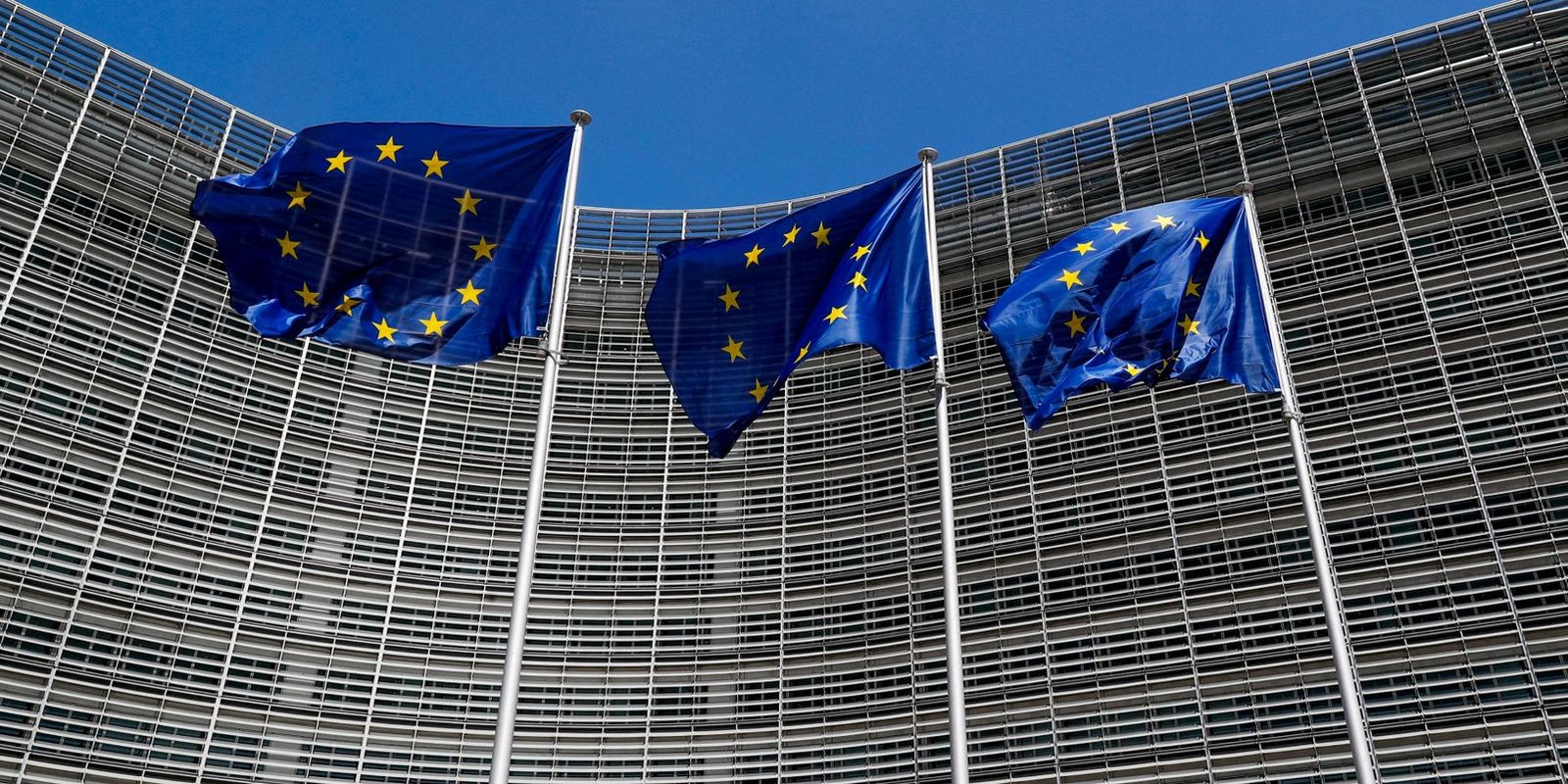 Η Ευρωπαϊκή Επιτροπή Προχωρά στην Έκδοση Ευρωομολόγων 80 Δισ. Ευρώ για Κρίσιμες Χρηματοδοτήσεις