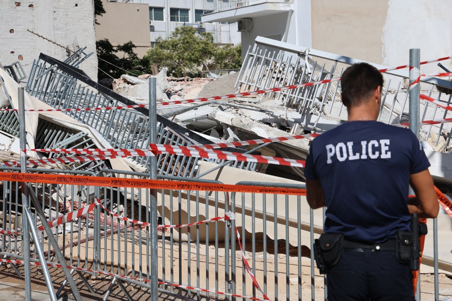 Ελεύθεροι οι πέντε συλληφθέντες για την κατάρρευση πολυκατοικίας στα Πετράλωνα – Διατάχθηκε προκαταρκτική εξέταση για πολεοδομικές παραβάσεις