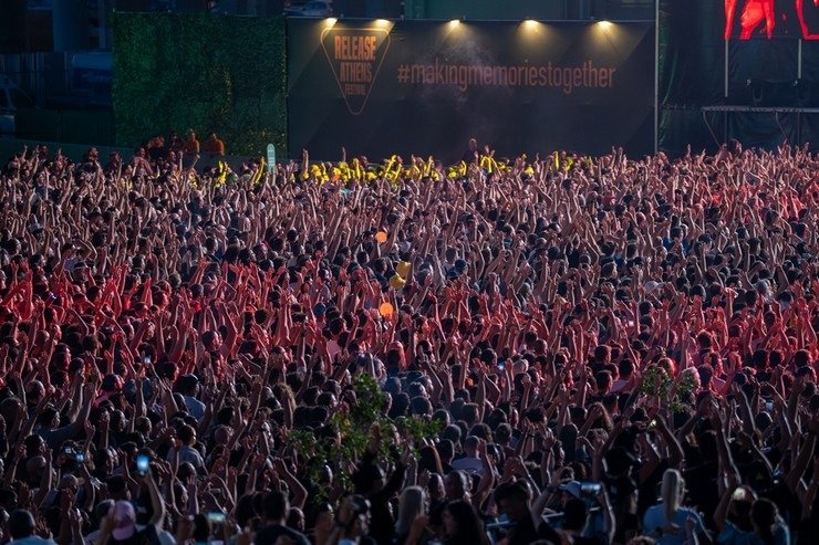 Τι θα κερνούσαν οι Έλληνες fans τους Pet Shop Boys; Η Allwyn έχει την απάντηση (vid)