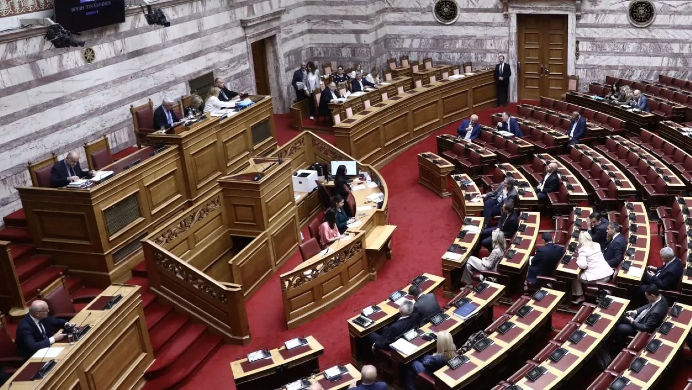 Ζωντανή Μετάδοση από τη Βουλή: Συζήτηση για την Ακρίβεια