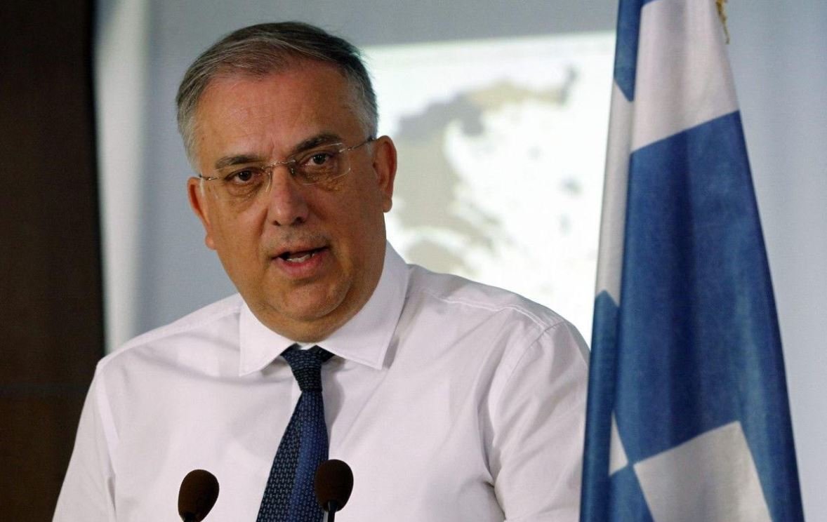 Θεσπίζεται πλαφόν 60% στις τραπεζικές επιβαρύνσεις και παρεμβάσεις για μειώσεις τιμών σε βασικά προϊόντα, σύμφωνα με τον Υπουργό Ανάπτυξης Τάκη Θεοδωρικάκο