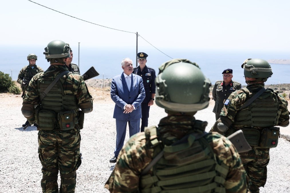 Επίσκεψη του Προέδρου της Δημοκρατίας κ. Κωνσταντίνου Τασούλα στο Αγαθονήσι: «Η σημαία μας ανεμίζει περήφανα και αποφασιστικά, δηλώνοντας την ελληνικότητα και την αποφασιστικότητά μας για την υπεράσπιση της κυριαρχίας μας»