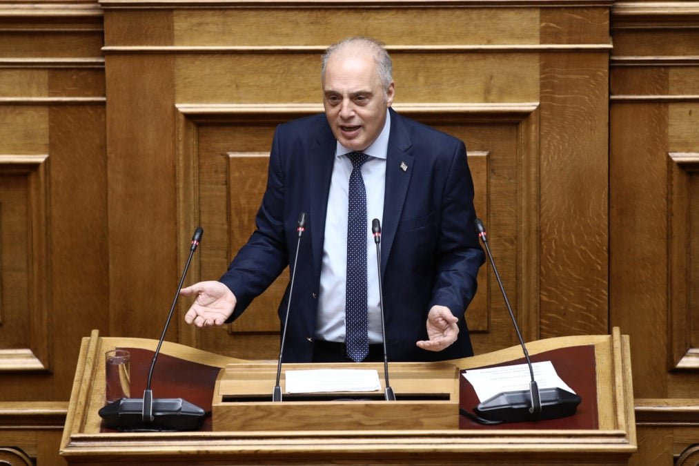 Κυριάκος Βελόπουλος: Η Νέα Δημοκρατία Θυσιάζει το Εθνικό Συμφέρον για Κομματικά Οφέλη, Διατηρώντας τον κ. Ντόκο σε Επικίνδυνη Θέση