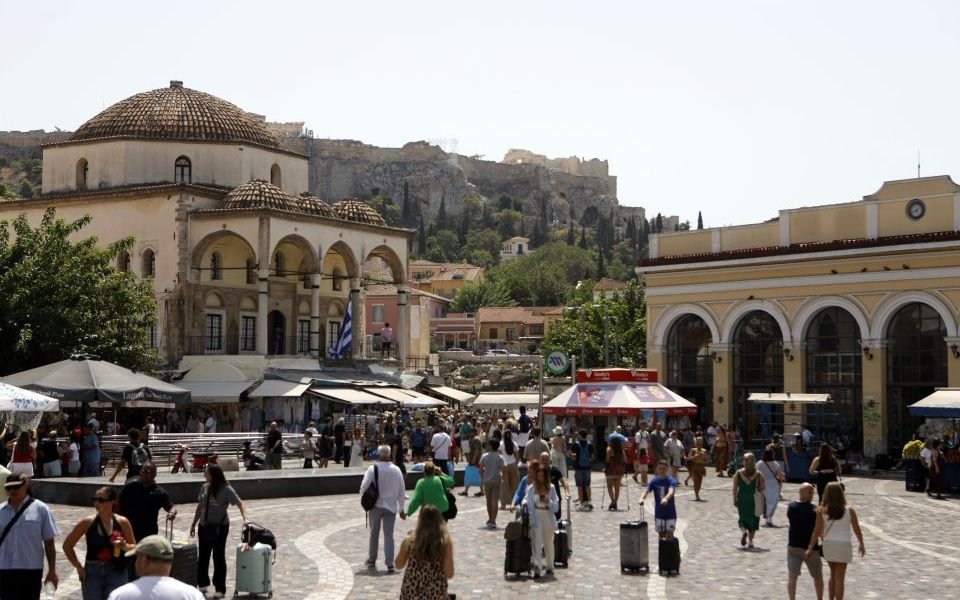 Η αυξανόμενη ζήτηση λόγω καύσωνα δοκιμάζει την ανθεκτικότητα του ελληνικού ηλεκτρικού δικτύου