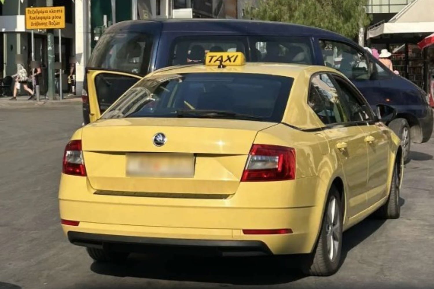 Σοκαριστική Καταγγελία: Οδηγός Ταξί Απειλεί 17χρονους για Υπέρογκο Κόμιστρο – «Θα σου δώσω κλωτσιές!» (Βίντεο)