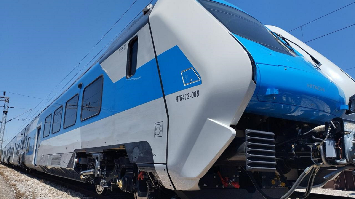 Στη Θεσσαλονίκη έφτασε ο πρώτος υπερσύγχρονος συρμός Blues Intercity – Ο Κυριάκος Μητσοτάκης τονίζει: «Στόχος μας ένας σιδηρόδρομος που θα εμπιστεύονται ξανά οι πολίτες»
