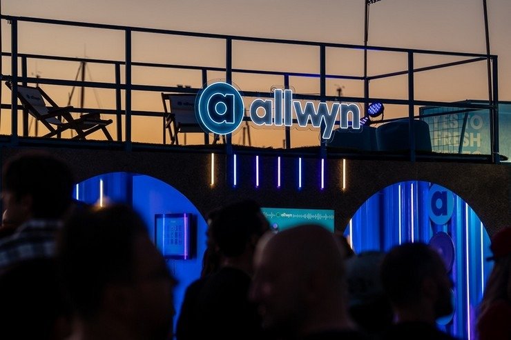 Η Allwyn γιορτάζει τους στίχους των Ημισκουμπρίων στο Release Athens Festival με ένα διαδραστικό μουσικό challenge