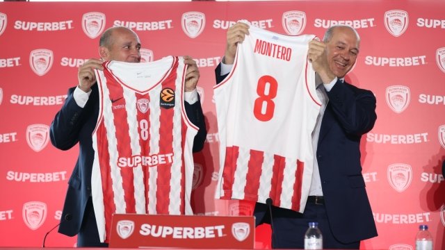 Ολυμπιακός: Οι Αδερφοί Αγγελόπουλοι αποκαλύπτουν τη νέα φανέλα και ανακοινώνουν την άφιξη του Ζαν Μοντέρο