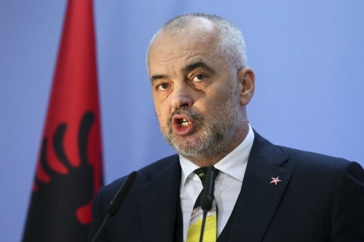 Αλβανία: Ο Πρωθυπουργός Ράμα Υπερασπίζεται Δαπάνη 4 Εκατ. Ευρώ για Συναυλία του Kanye West, Εν μέσω Αντιδράσεων και Διαδηλώσεων