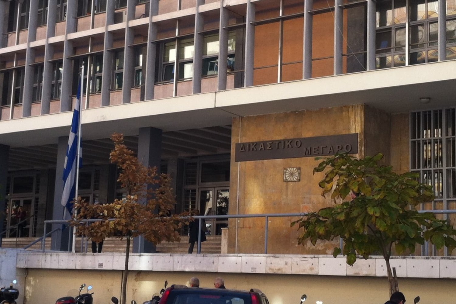 Θεσσαλονίκη: 12 Μήνες Φυλάκιση για 64χρονο που Προσπάθησε να Πνίξει τη Σύζυγό του – Δίκη με Διερμηνέα Νοηματικής