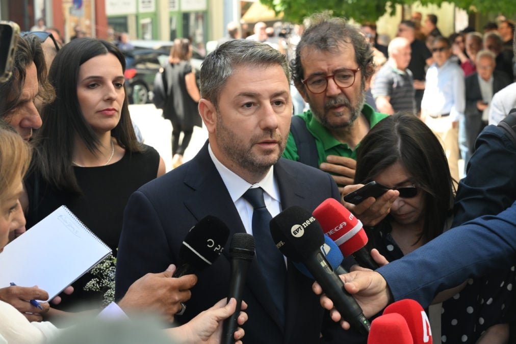 Στην κηδεία της Βάγιας Νέστορα στην Κοζάνη: Ο Νίκος Ανδρουλάκης στέλνει μήνυμα κατά της βίας και του διχασμού