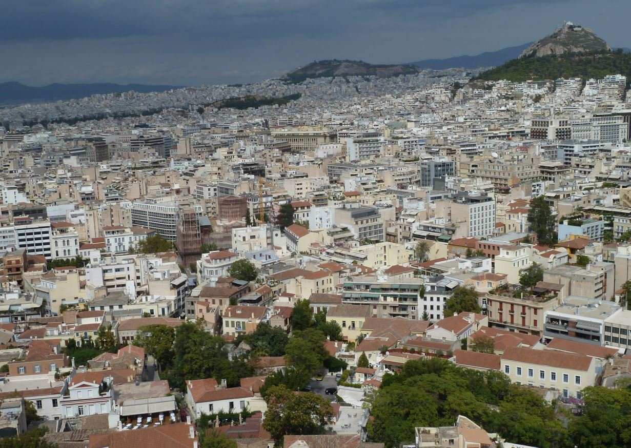 Η Εξέλιξη της Πολυκατοικίας στη Σύγχρονη Ελλάδα: Μια Ιστορική Αναδρομή σε Χρονικές Φάσεις