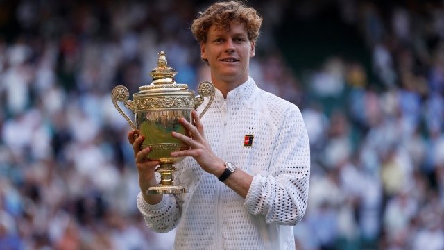 Wimbledon: Ο Σίνερ Επανέλαβε τον Θρίαμβο, Λύγισε τον Ζβέρεφ σε Έναν Επικό Τελικό και Διατήρησε τον Τίτλο του Βασιλιά (Βίντεο)
