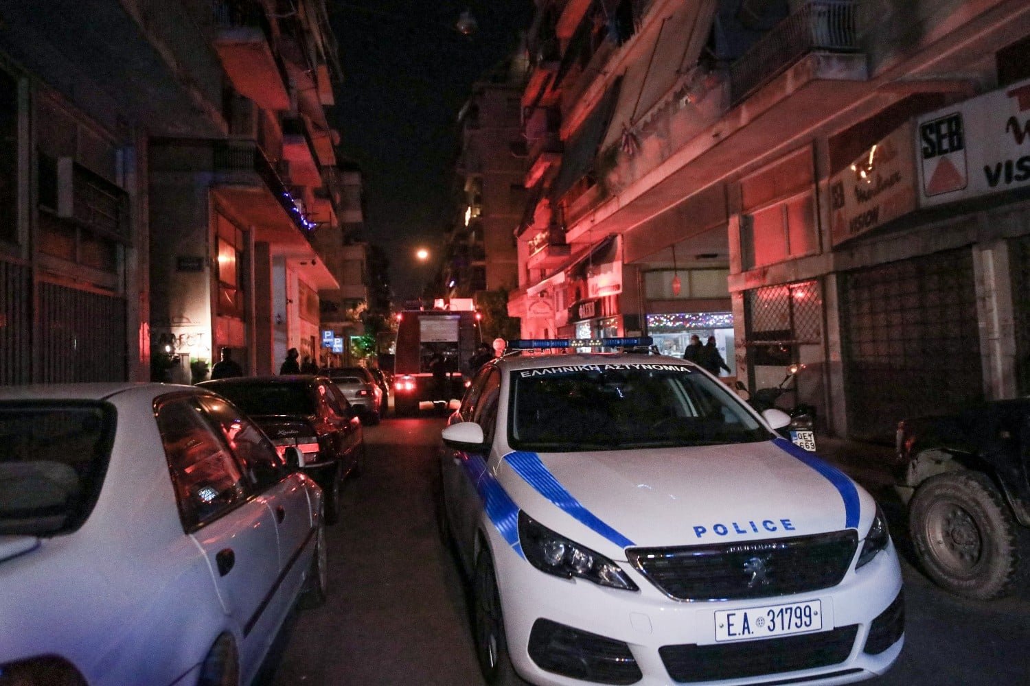 Ηρωική Δράση στη Λακωνία: Αστυνομικός Έσωσε Άνθρωπο από Φλεγόμενο Σπίτι στη Νεάπολη