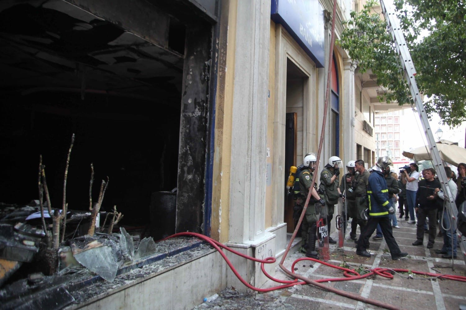 Προφυλακίστηκαν οι δύο κατηγορούμενοι για την υπόθεση Marfin – Οι Αρχές εντόπισαν τα ίχνη και των υπόλοιπων μελών της ομάδας