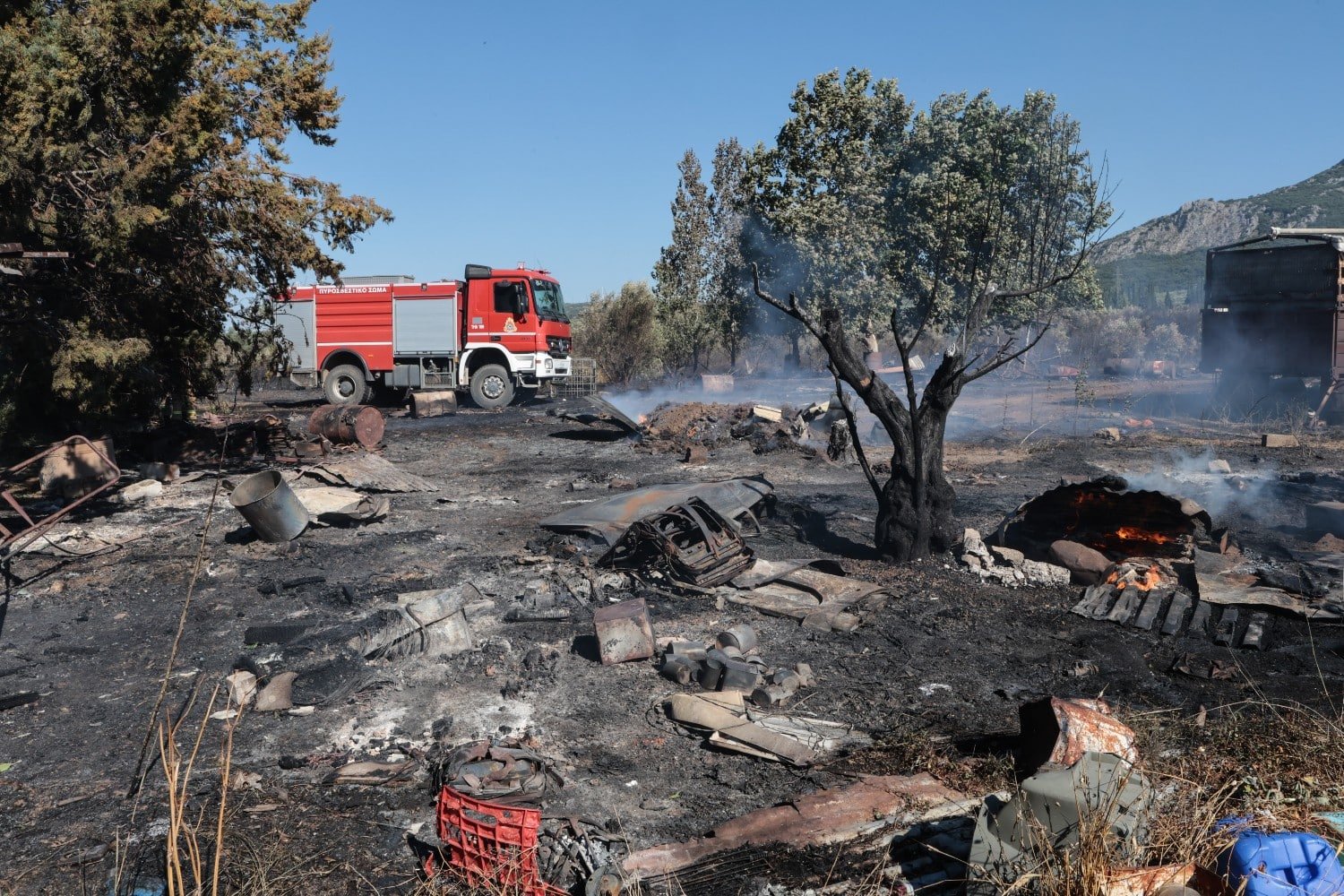 Στον Ασπρόπυργο: 46χρονος συνελήφθη για εμπρησμό, αντιμετωπίζει ποινή φυλάκισης 10 μηνών και πρόστιμο 4.150 ευρώ