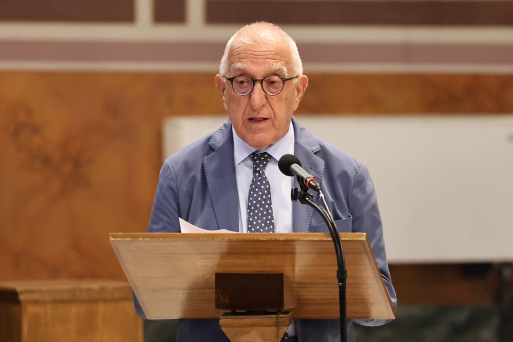 Νικήτας Κακλαμάνης: Ένας Συγκινητικός Επικήδειος για τη Μάρω Κοντού, Γεμάτος Πόνο και Αγάπη