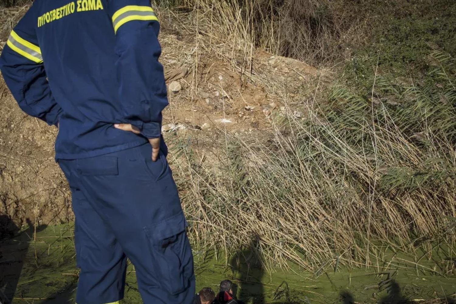 Αχαΐα: Συλλήφθηκε ημεδαπός που απειλούσε πυροσβέστες κατά τη διάρκεια κατάσβεσης πυρκαγιάς στην αυλή του, ενώ κατασχέθηκε τροποποιημένο πιστόλι και πυρομαχικά