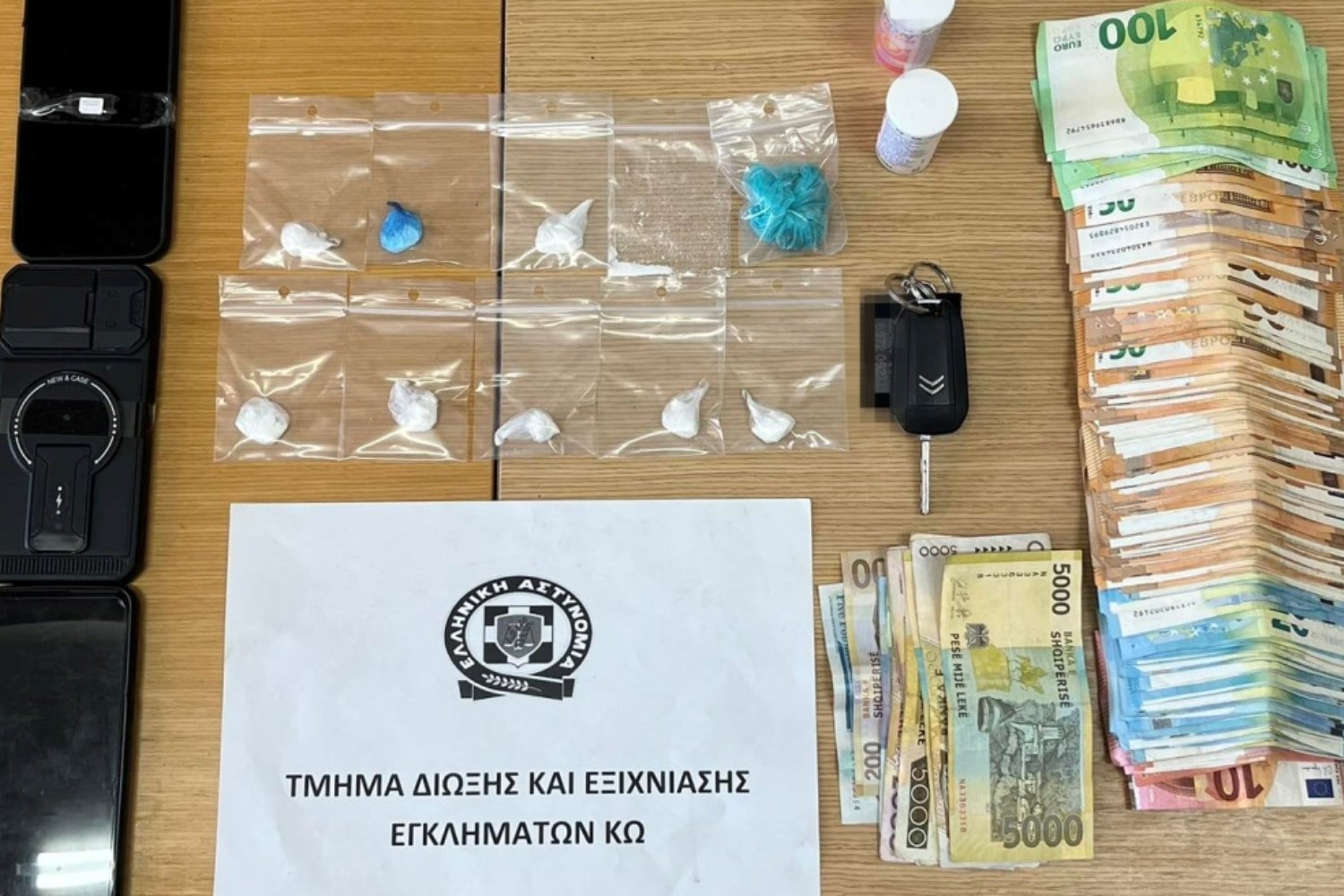 Σημαντική Επιτυχία στην Κω: 35χρονος Εντοπίστηκε με Κοκαΐνη και Μεγάλο Ποσό Μετρητών, Στοχοποιημένοι οι Διώκτες Ναρκωτικών