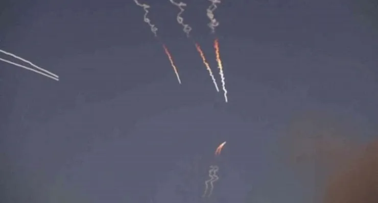 Μαζική νυχτερινή επίθεση με εκατοντάδες drones στη Ρωσία – Θανατηφόρο ουκρανικό πλήγμα σε κέντρο εφοδιαστικής, με νεκρούς και τραυματίες