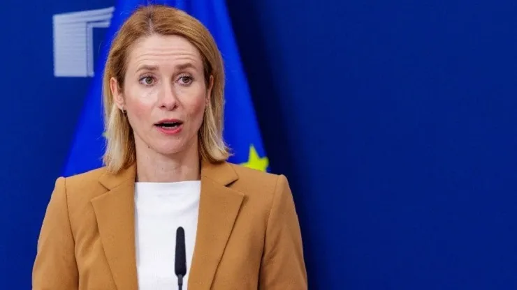 Υποδοχή της Κάγια Κάλλας από τον Έλληνα Διοικητή της Επιχείρησης «Ασπίδες» στην Ιταλική Φρεγάτα Bergamini