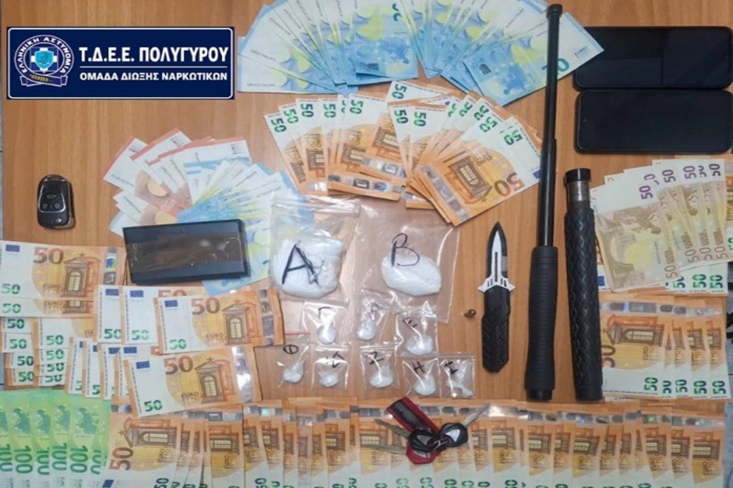 Συγκλονιστική Εξέλιξη στη Χαλκιδική: Άνδρας συνελήφθη με κοκαΐνη και όπλα, επιτέθηκε σε αστυνομικούς για να διαφύγει