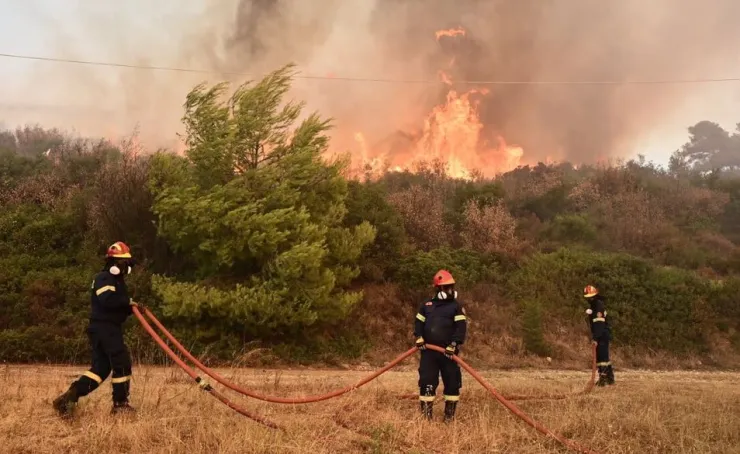 Μάχη με τις φλόγες στην Εύβοια: Μεγάλη πυρκαγιά ξέσπασε στο Μηλάκι