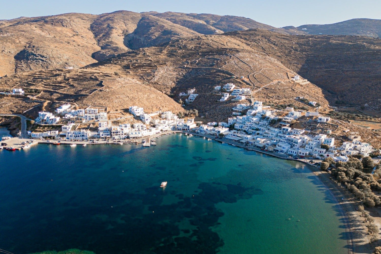 Σύλληψη 38χρονου στην Τήνο για βιασμό 27χρονης – Διέμενε παράνομα στη χώρα