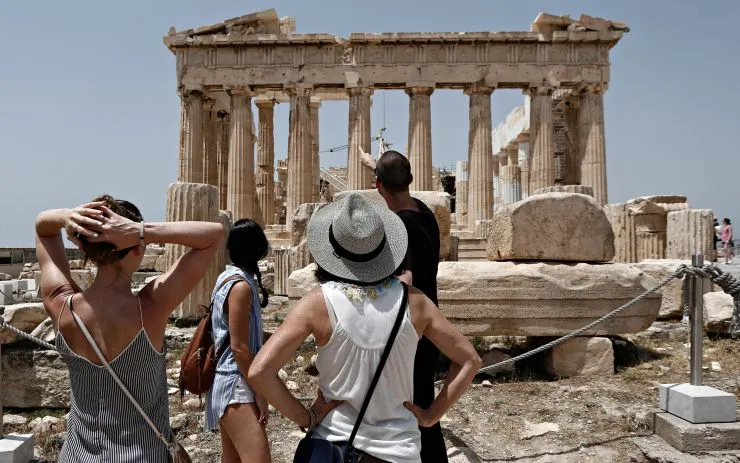 Τρομακτικό περιστατικό στην Ακρόπολη: Επίθεση με μαχαίρι σε ζευγάρι τουριστών