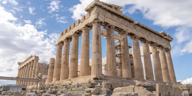 Σοβαρά Διωκτικά Μέτρα για 60χρονο μετά την Επίθεση με Μαχαίρι σε Τουρίστες στην Ακρόπολη: Απόπειρα Ανθρωποκτονίας και Παράνομη Οπλοχρησία
