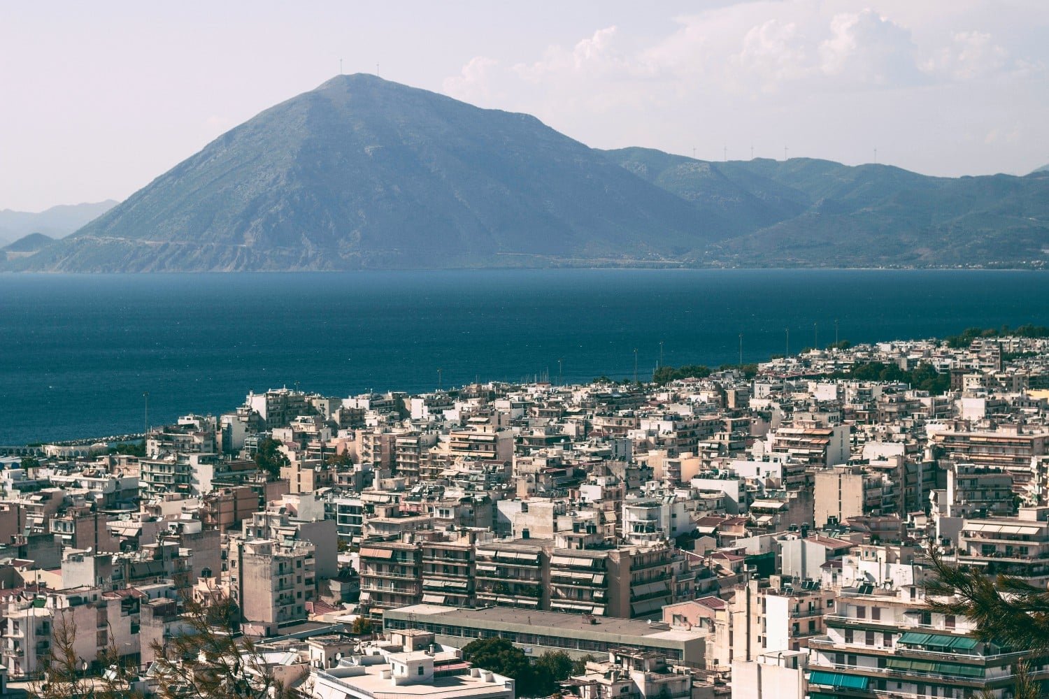 Πάτρα: Σοβαρό περιστατικό ενδοοικογενειακής βίας – «Νταής» σύζυγος καταδίωκε τη γυναίκα του, συνελήφθη μετά από αστυνομική επιχείρηση