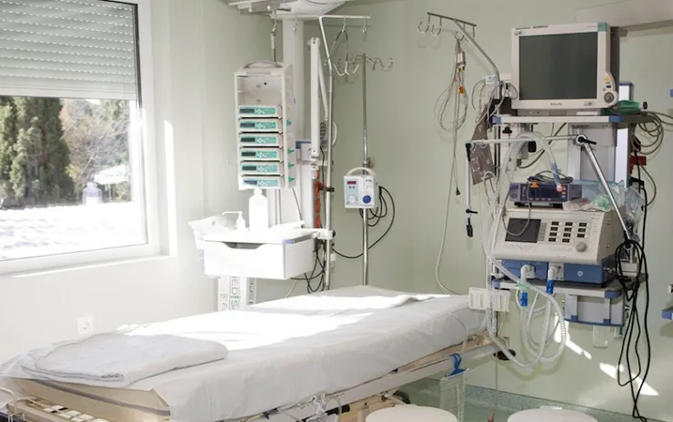 Συγκλονιστική Έκρηξη σε Βιοτεχνία Σωστικών Λέμβων στα Χανιά – Θύμα σε Εντατική Μονάδα