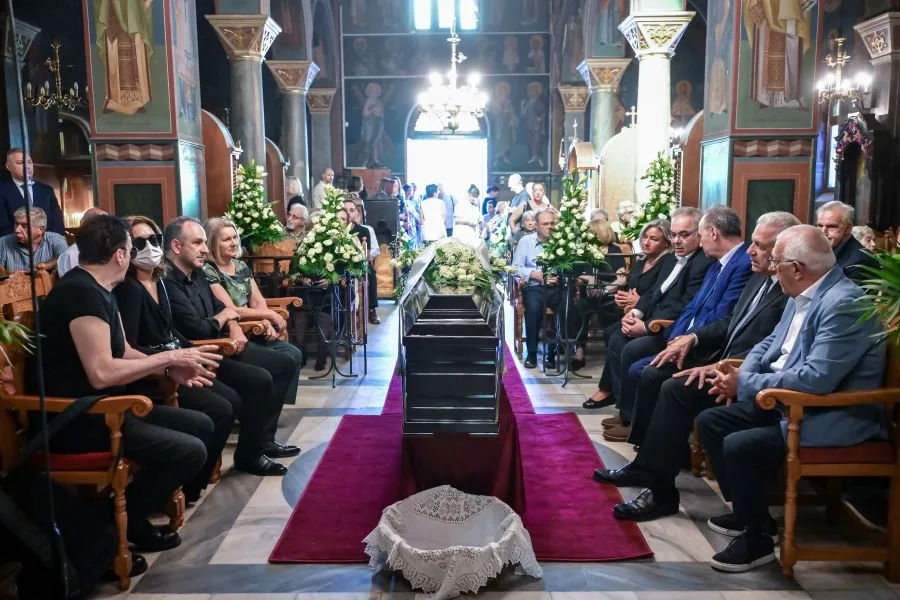 Αποχαιρετισμός στη Μαίρη Λίντα: Η φωνή που σημάδεψε το ελληνικό τραγούδι