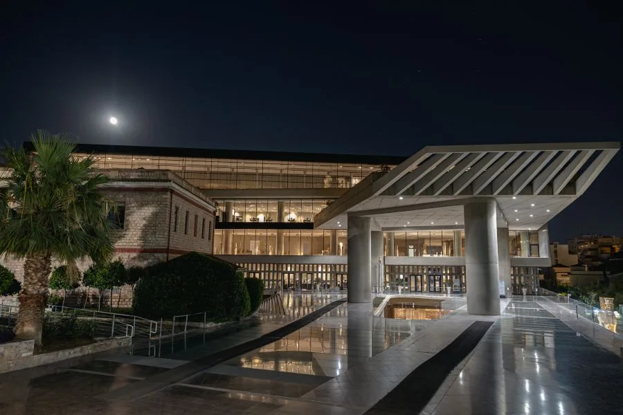 Μαγική Πανσέληνος Αυγούστου στο Μουσείο Ακρόπολης: Εκτεταμένο Ωράριο, Ειδικές Εκδηλώσεις και Ανοιχτές Συλλογές