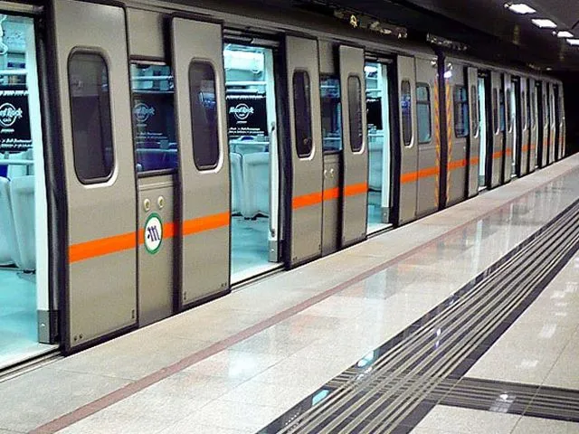 Αγία Παρασκευή: Διακοπή δρομολογίων μετρό λόγω 30χρονου Σουδανού που εισήλθε στις γραμμές