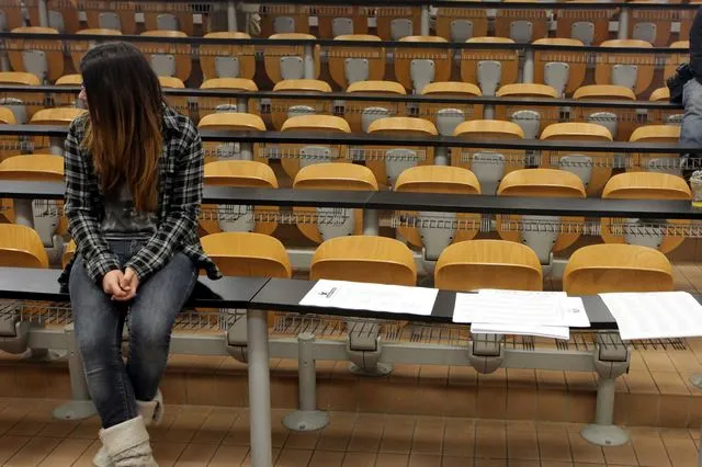Συναγερμός στο Μαθηματικό Σάμου: Μόλις 4 Εισακτέοι, Αναζητούνται Λύσεις