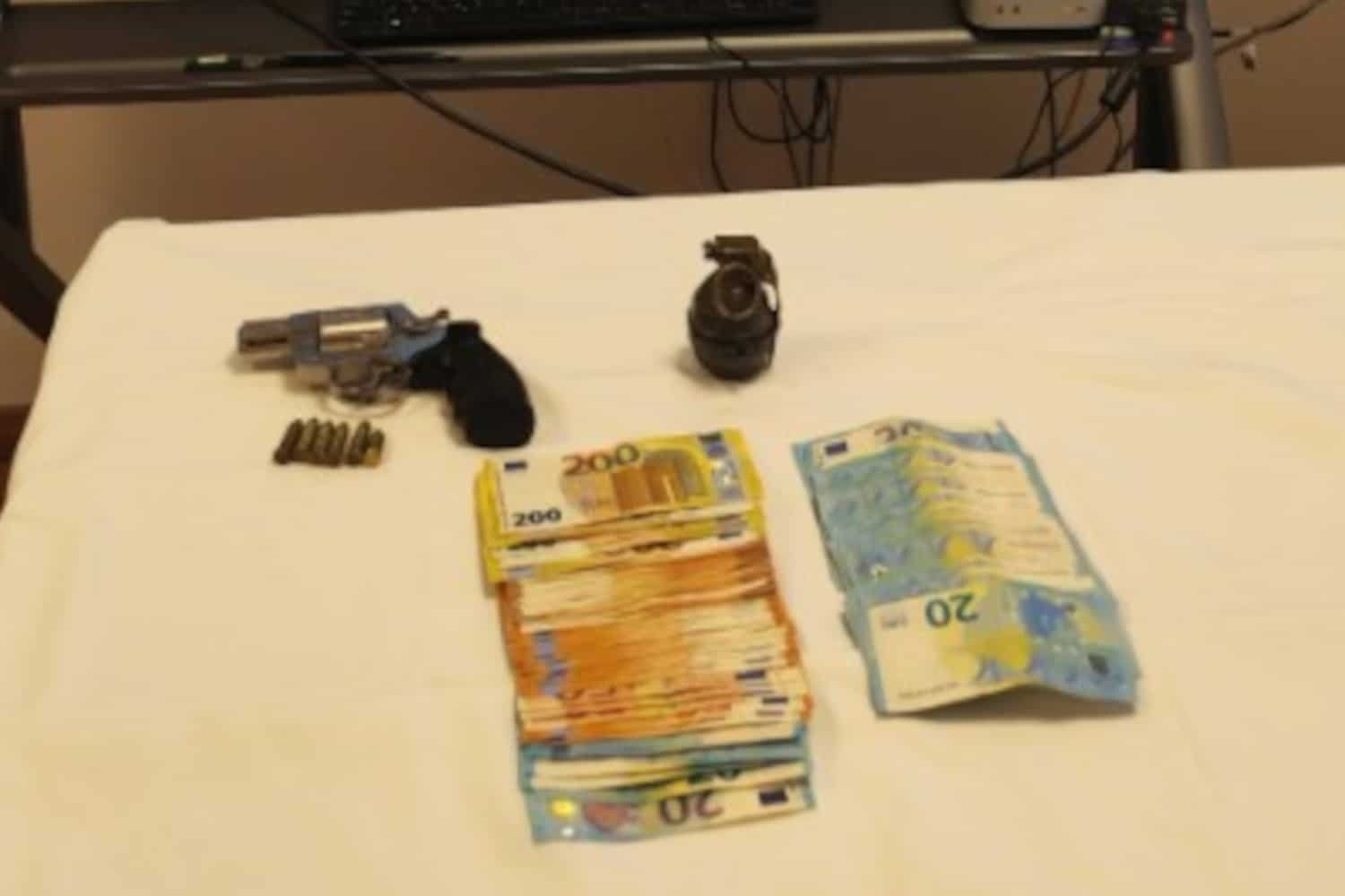Αιγύπτιος με Χειροβομβίδα: Νέα Στοιχεία και Έρευνα για Τέταρτο Πρόσωπο – Πέντε Πιθανοί Στόχοι και η Σχεδιασμένη Επίθεση
