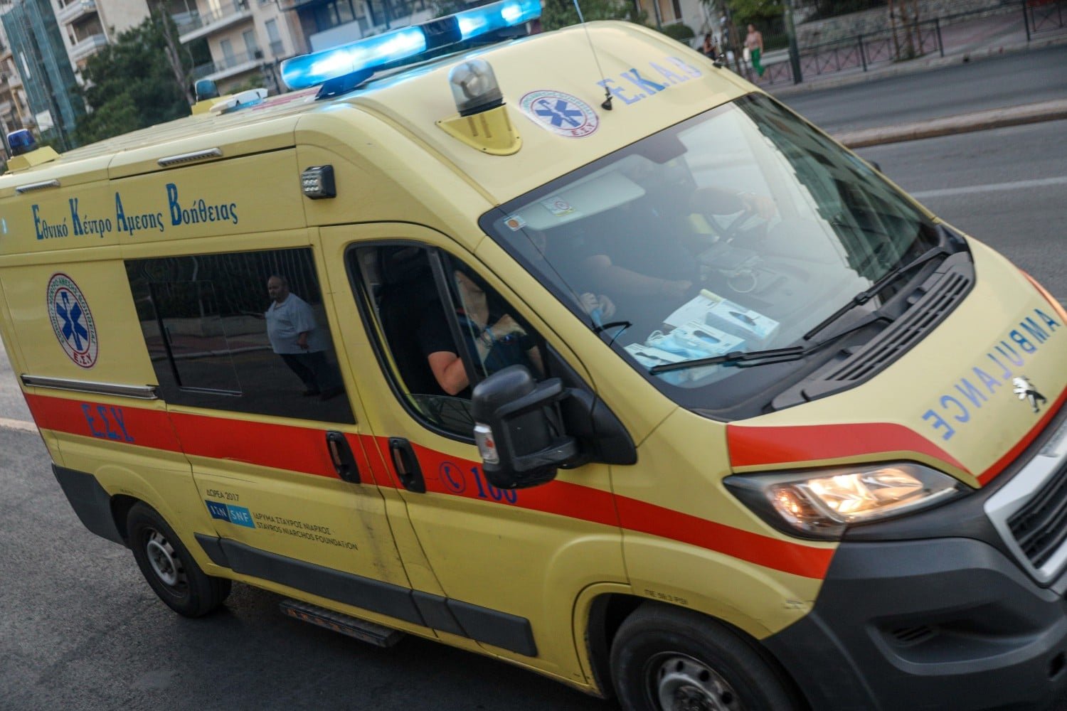 Σοκ στον Βόλο: 27χρονος βρέθηκε αναίσθητος έξω από κατάστημα μετά από άγρια επίθεση – Έρευνες από το Λιμενικό