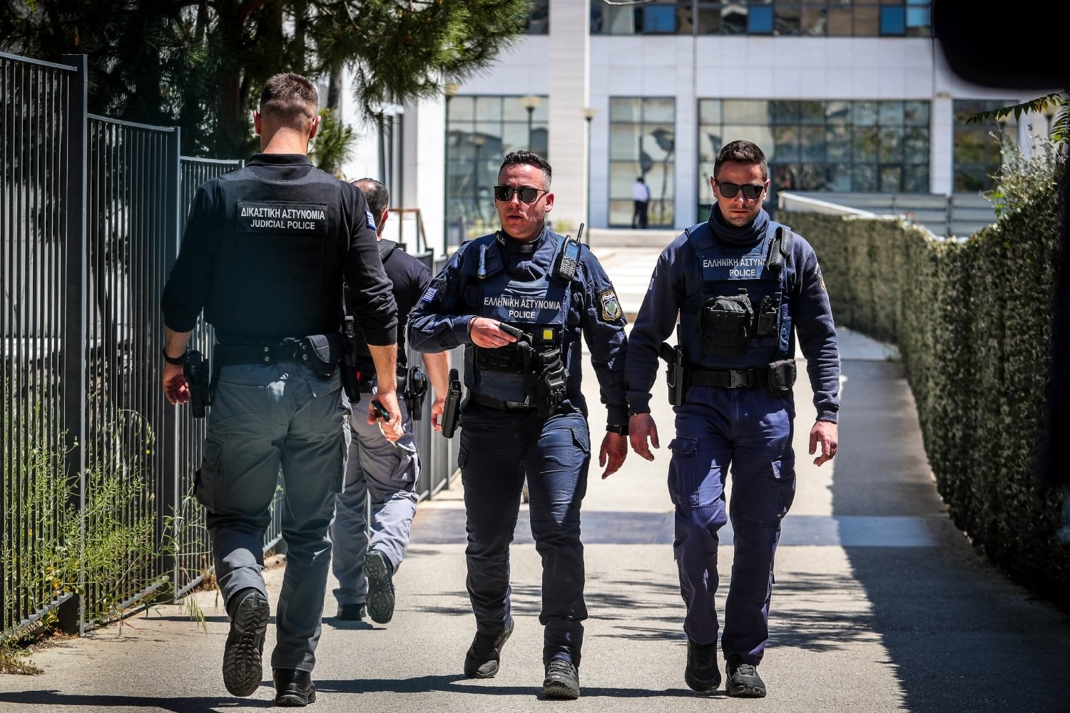 Σύλληψη τριών ανήλικων αλλοδαπών για απόπειρα ληστείας στο κέντρο της Αθήνας
