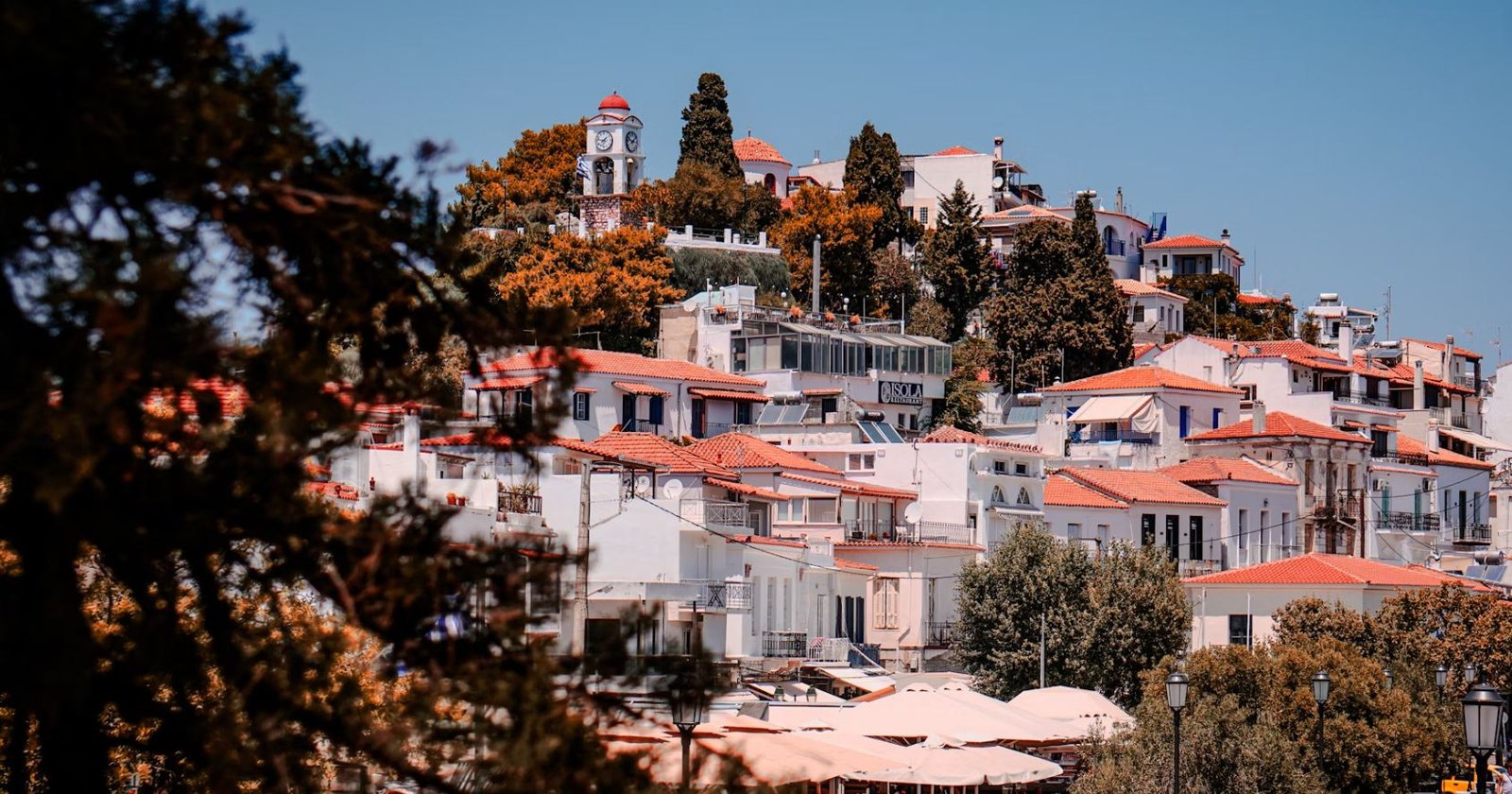 Συνεργασία Υπουργείου Υγείας με Airbnb.org: Δωρεάν Διαμονή για Ιατρικό Προσωπικό σε 5 Δημοφιλή Νησιά