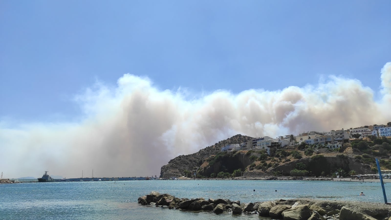 Ολόκληρος ο Πολιτικός Κόσμος Θρηνεί για τους Δύο Ήρωες Πυροσβέστες που Έχασαν τη Ζωή τους στο Ρέθυμνο