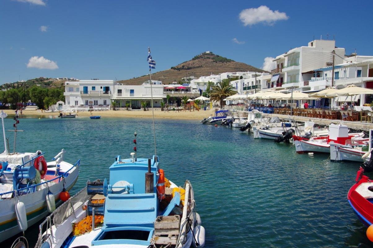 Εννέα Παραλίες σε Χίο και Πάρο Χάνουν τη «Γαλάζια Σημαία» μετά από Ελέγχους: Τι Αποκάλυψαν οι Επιθεωρήσεις