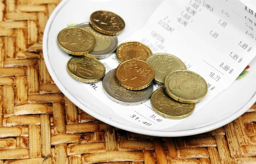 Αύξηση Αφορολόγητου Ορίου στα Φιλοδωρήματα: Αναδρομική Ισχύς και Νέες Ρυθμίσεις από το 2026