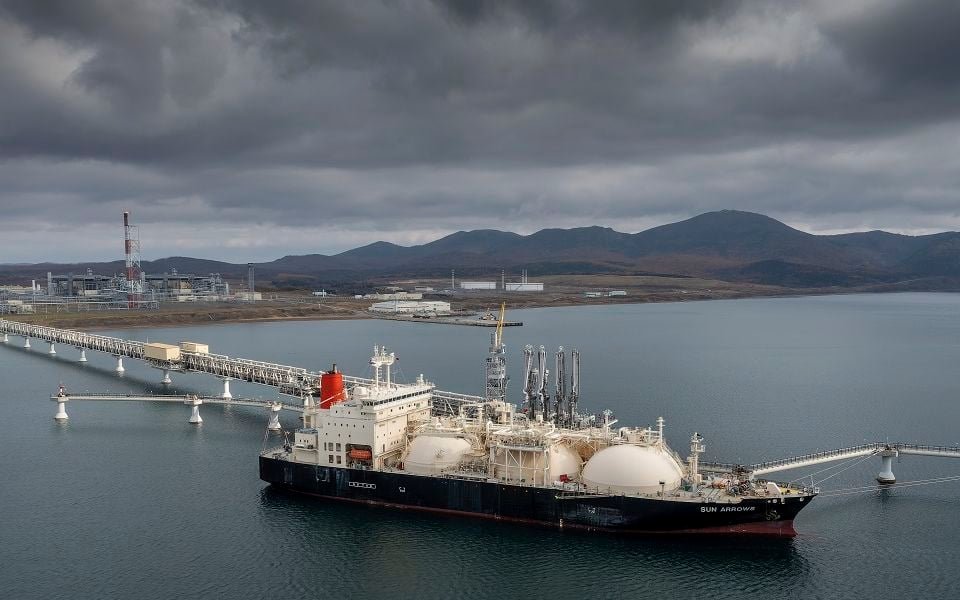 Ιταλία: Πρωτοπόρος στην Εισαγωγή LNG στην Ευρώπη – Μια Στρατηγική Κίνηση ή μια Επικίνδυνη Βιασύνη;