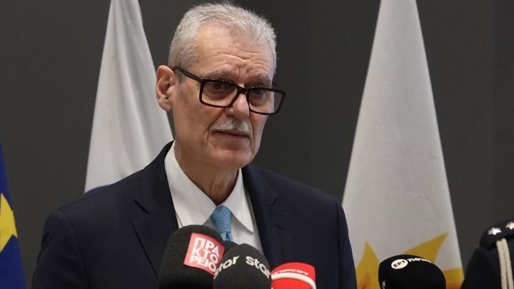 Θυελλώδεις Άνεμοι Δυσχεραίνουν την Προσπάθεια κατά των Πυρκαγιών: Ο Υπουργός Κλιματικής Κρίσης Επισημαίνει τις Δύσκολες Συνθήκες