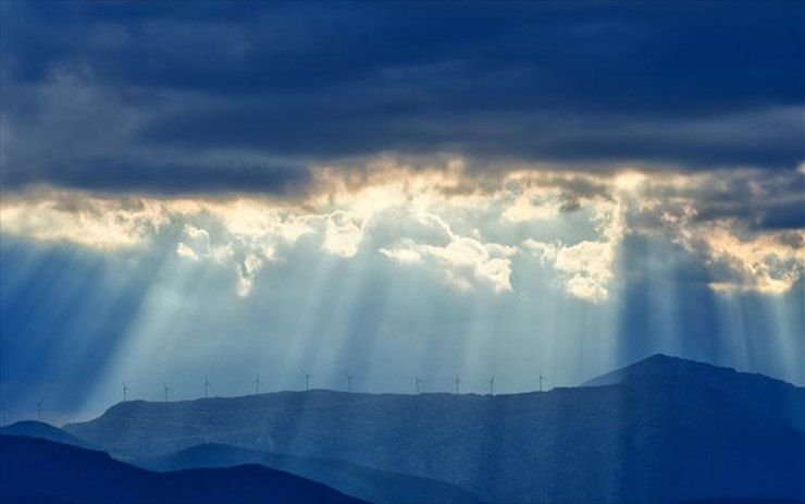 Η Πρόγνωση του Καιρού για Σήμερα: Αίθριος καιρός με ισχυρούς ανέμους και υψηλές θερμοκρασίες