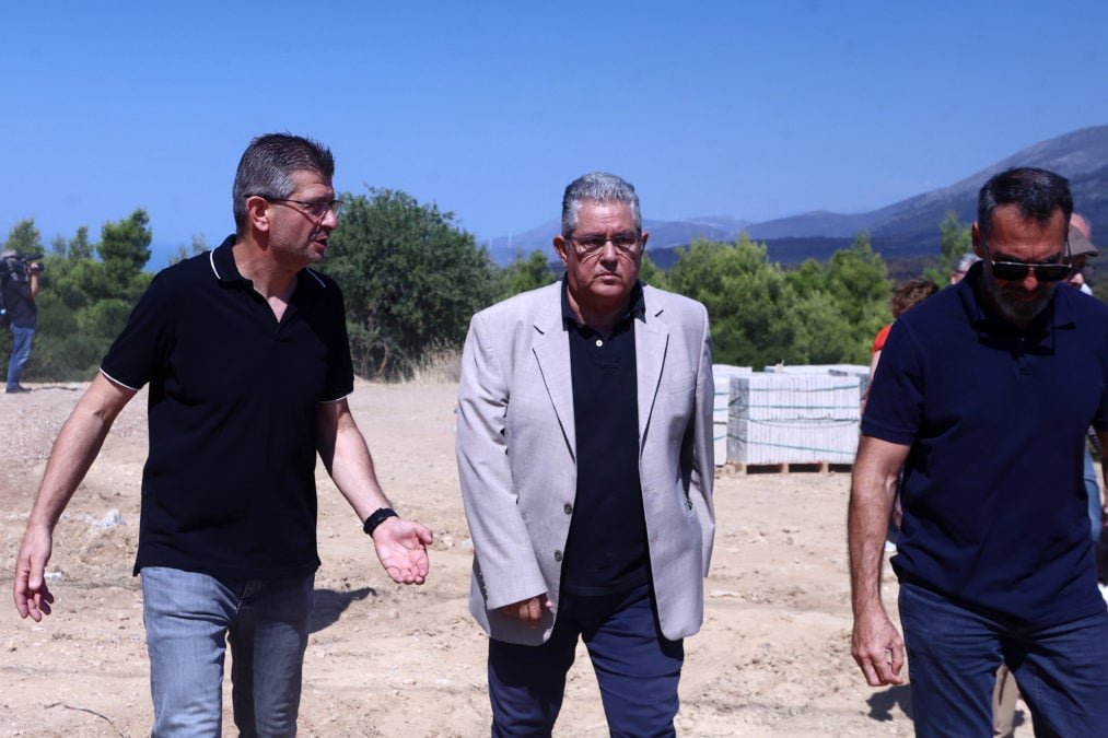 Επίσκεψη Δημήτρη Κουτσούμπα σε Δυτική Αττική: «Η Κυβέρνηση Γνώριζε για τους Κινδύνους των Πυρκαγιών»
