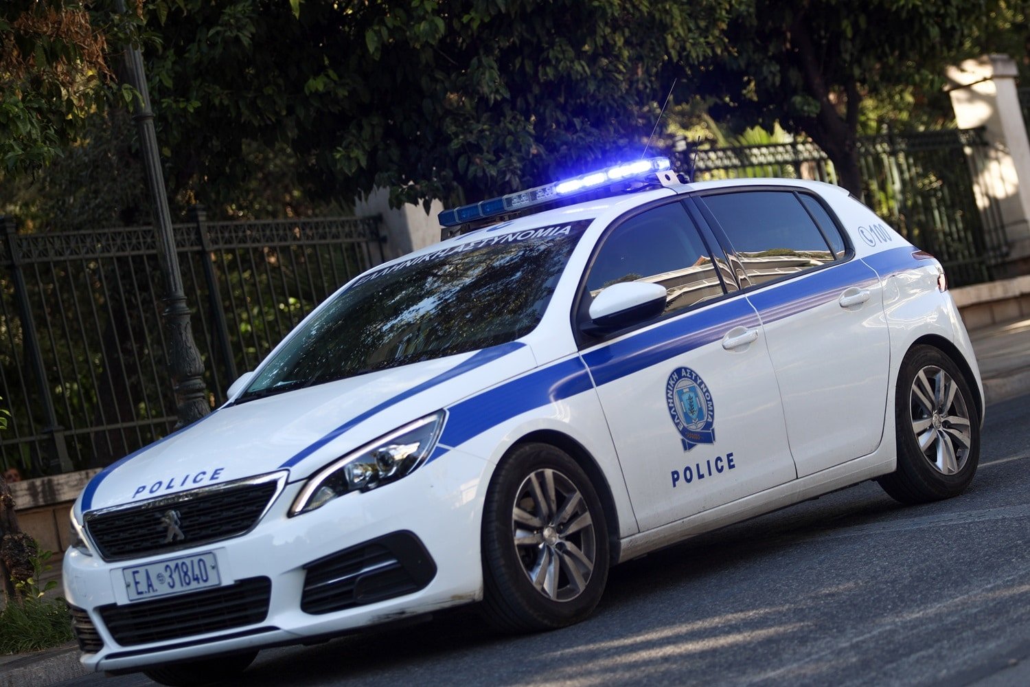 Στη Φλώρινα, συνελήφθησαν δύο νεαροί για απάτη και επίθεση σε αστυνομικούς – Απέσπασαν χρυσαφικά 5.000€ από 80χρονο