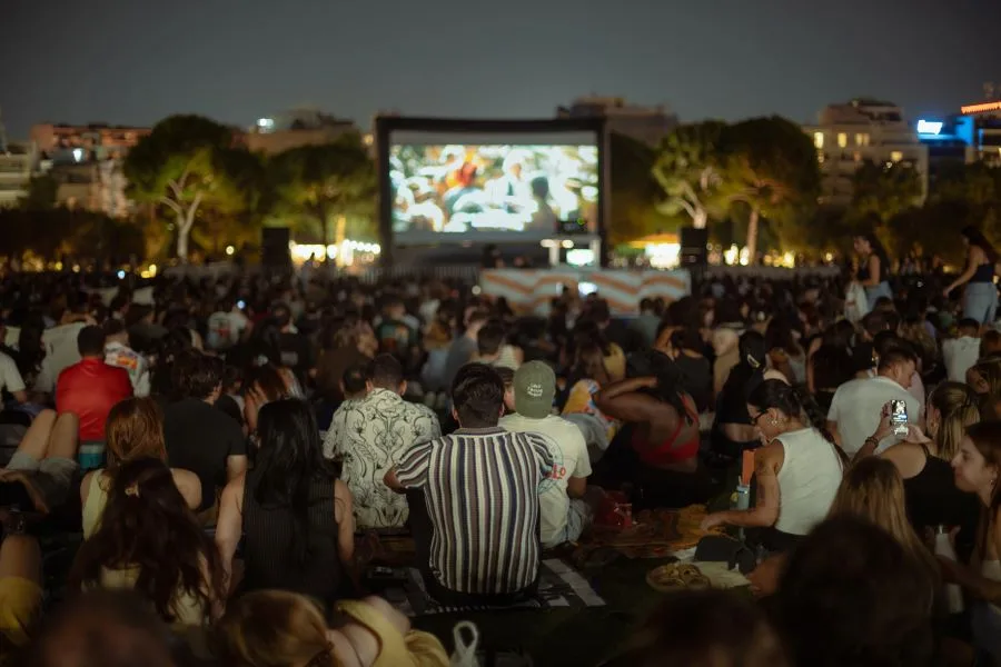 Μιούζικαλ κάτω από τα αστέρια: Το “Park your Cinema” στο ΚΠΙΣΝ φέρνει τη μαγεία του σινεμά τον Αύγουστο και Σεπτέμβριο