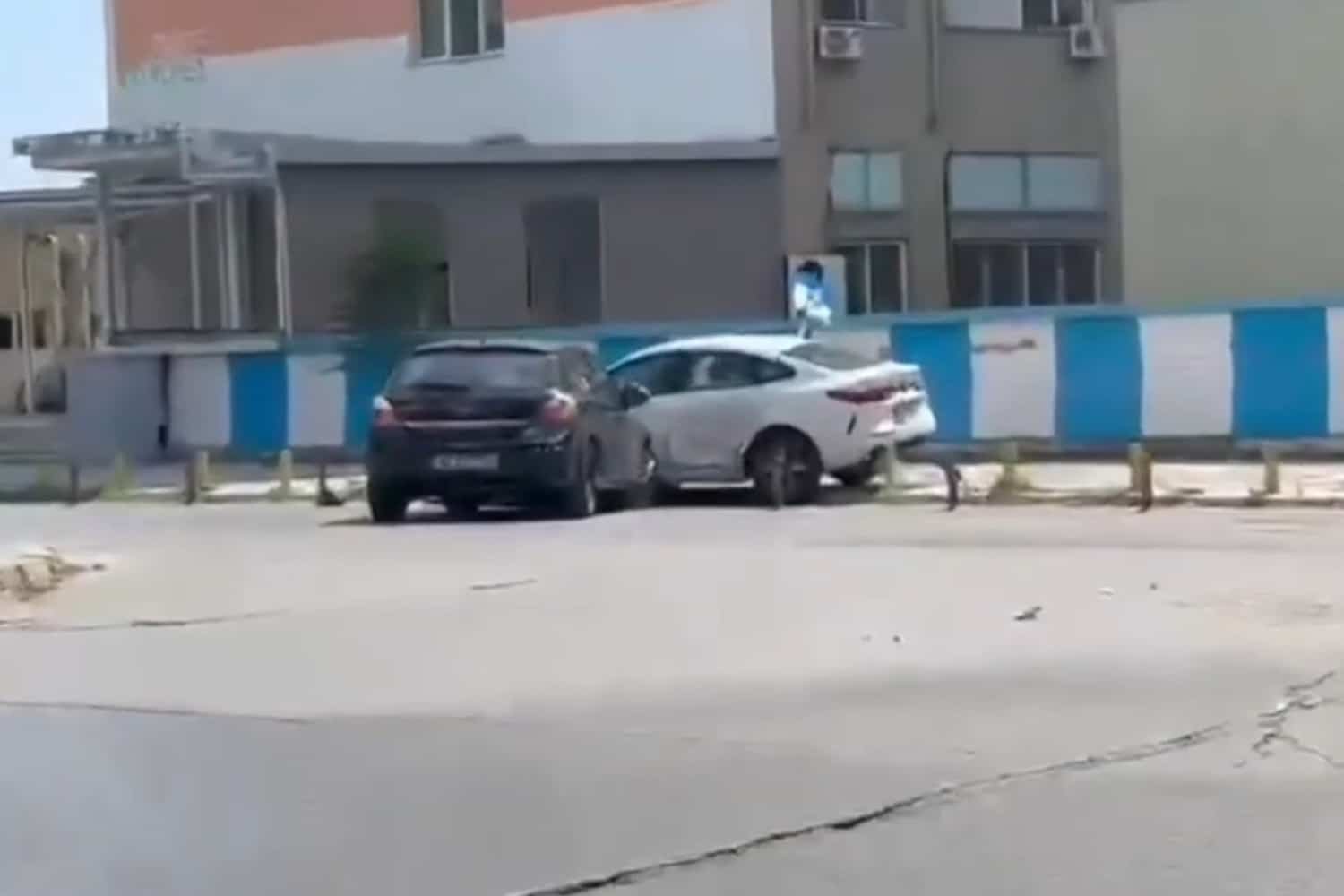 Κινηματογραφική Καταδίωξη και Εμβολισμός BMW στο Κέντρο της Θεσσαλονίκης: Μυστήριο και Ταχύτητα σε Περιστατικό (βίντεο)